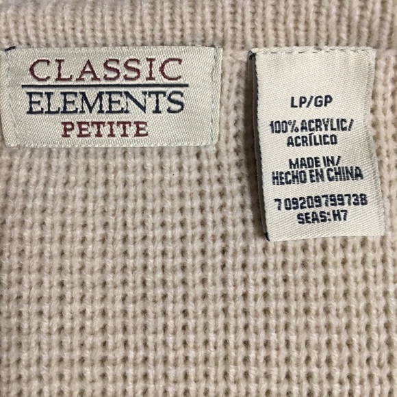 Vtg Classic Elements Petite Chunky Grandma Sweater Tan Emb gold metal button… - Picture 8 of 12